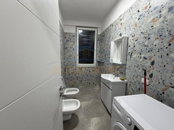 Tirane, jepet me qera apartament 1+1+Post Parkimi  Kati 4, 58 m² 500 € (KOMPLEKSI TUDAS)  UNA61894