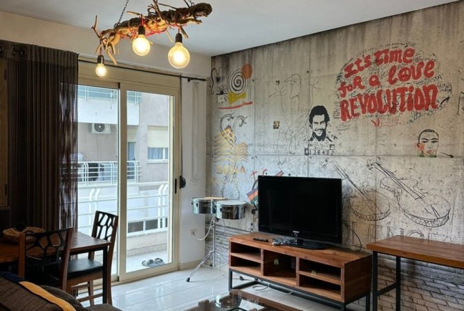 Tirane, jepet me qera apartament 1+1+Ballkon Kati 2, 65 m² 550 € (Rruga Eduard Mano)