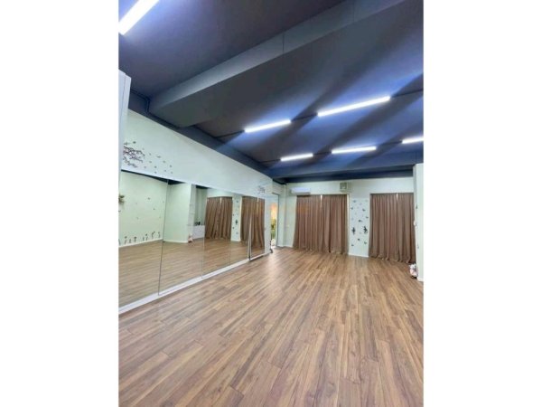Tirane, shitet ambjent biznesi Kati 0, 88 m² 130.000 €
