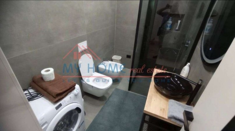 Tirane, jepet me qera apartament 2+1+Ballkon Kati 9, 105 m² 1.400 € (Rruga e Kosovareve)