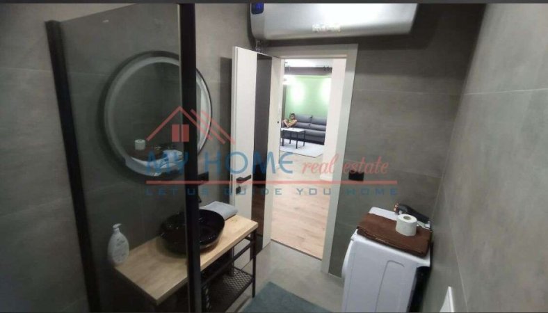 Tirane, jepet me qera apartament 2+1+Ballkon Kati 9, 105 m² 1.400 € (Rruga e Kosovareve)