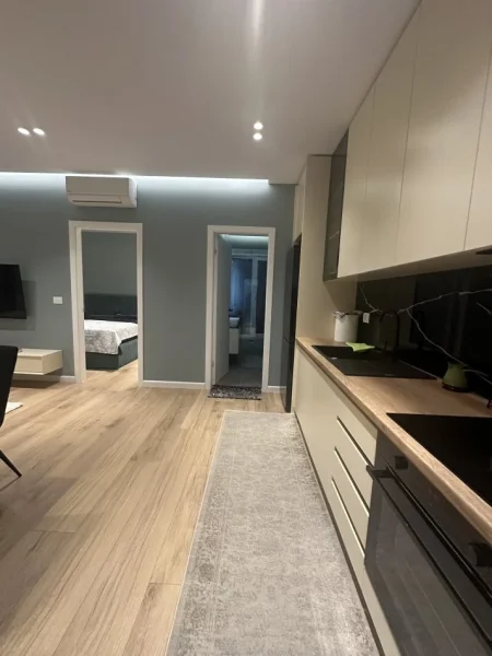 Tirane, jepet me qera apartament 1+1+Ballkon Kati 2, 70 m² 750 € (Rruga Faik Twrnova)