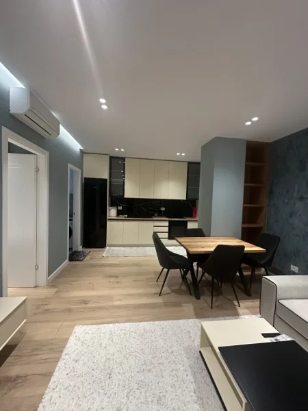 Tirane, jepet me qera apartament 1+1+Ballkon Kati 2, 70 m² 750 € (Rruga Faik Twrnova)