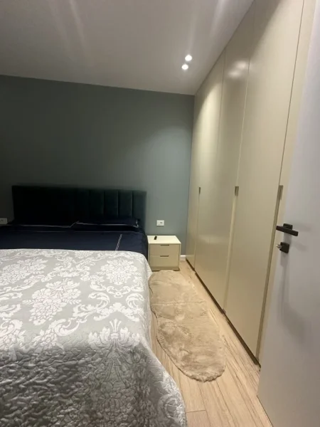 Tirane, jepet me qera apartament 1+1+Ballkon Kati 2, 70 m² 750 € (Rruga Faik Twrnova)