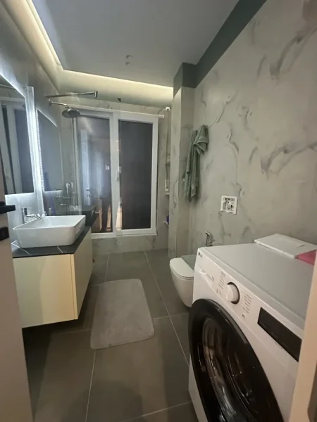 Tirane, jepet me qera apartament 1+1+Ballkon Kati 2, 70 m² 750 € (Rruga Faik Twrnova)