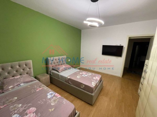 Tirane, jepet me qera apartament 2+1+Ballkon Kati 1, 200 m² 1.000 € (Kristal Center)