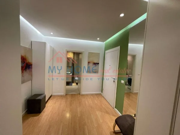 Tirane, jepet me qera apartament 2+1+Ballkon Kati 1, 200 m² 1.000 € (Kristal Center)