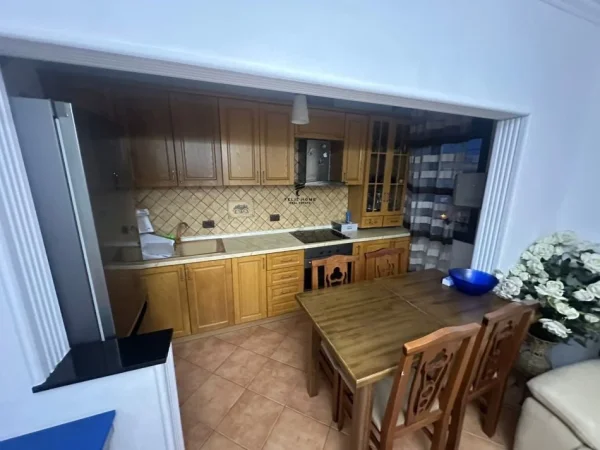 Tirane, jepet me qera apartament 1+1 Kati 5, 65 m² 400 € (OXHAKU)