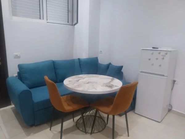 Tirane, jepet me qera apartament 1+1 Kati 1, 50 m² 400 € (vilat gjermane)
