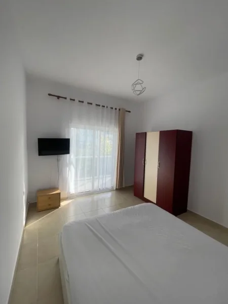 Tirane, jepet me qera apartament 1+1 Kati 1, 50 m² 400 € (vilat gjermane)