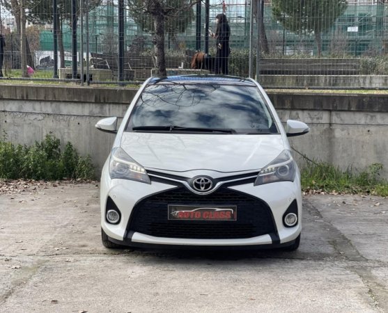 Tirane, makine TOYOTA YARIS Nafte, e bardhë manuale Klima 176.000 km 7.800 €