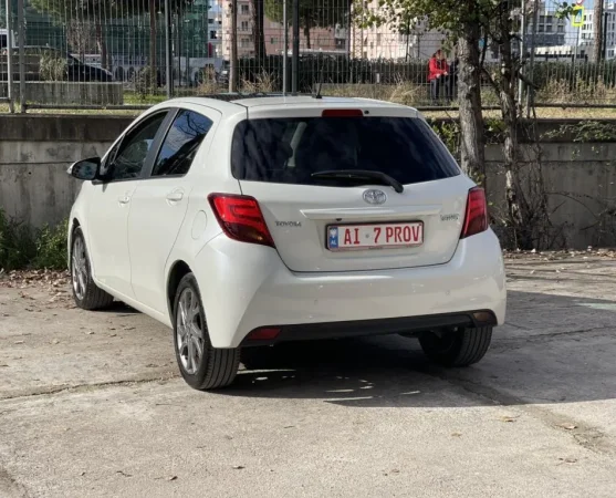 Tirane, makine TOYOTA YARIS Nafte, e bardhë manuale Klima 176.000 km 7.800 €