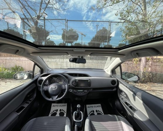 Tirane, makine TOYOTA YARIS Nafte, e bardhë manuale Klima 176.000 km 7.700 €