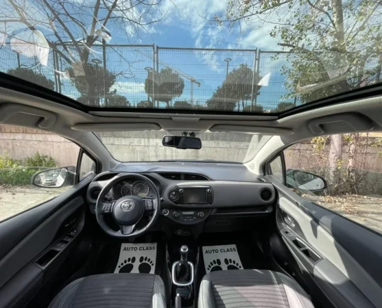 Tirane, makine TOYOTA YARIS Nafte, e bardhë manuale Klima 176.000 km 7.800 €