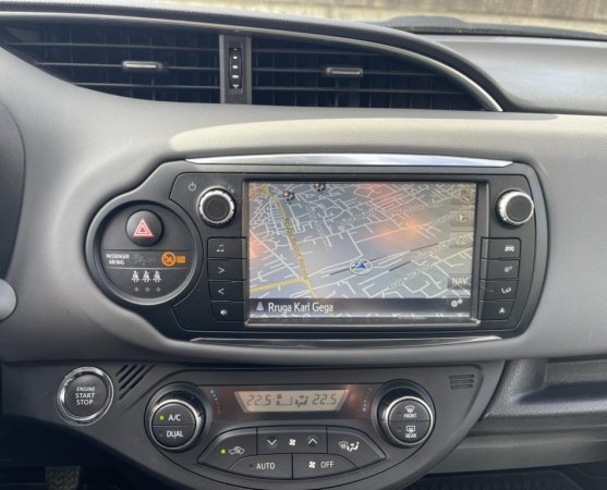 Tirane, makine TOYOTA YARIS Nafte, e bardhë manuale Klima 176.000 km 7.700 €