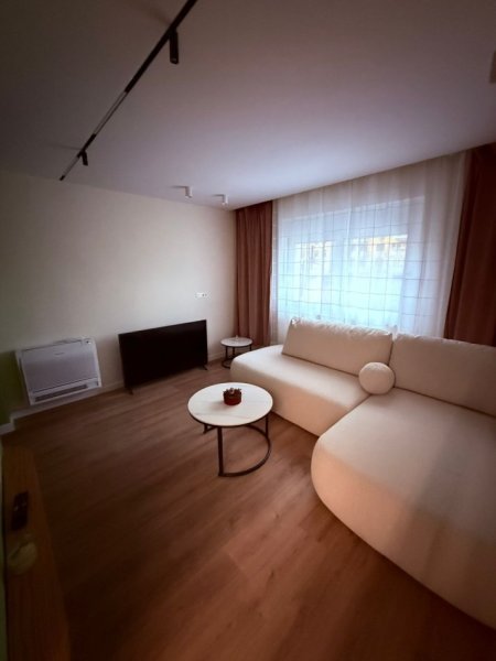 Tirane, jepet me qera apartament 2+1+Aneks+Ballkon Kati 3, 80 m² 850 € (Rruga e Kavajes)