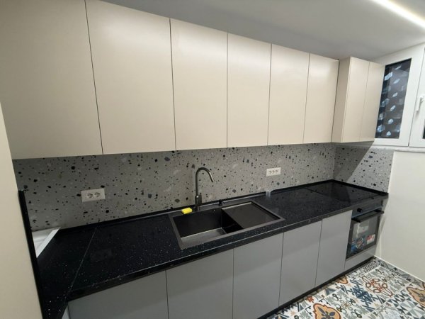 Tirane, jepet me qera apartament 2+1+Aneks+Ballkon Kati 3, 80 m² 850 € (Rruga e Kavajes)