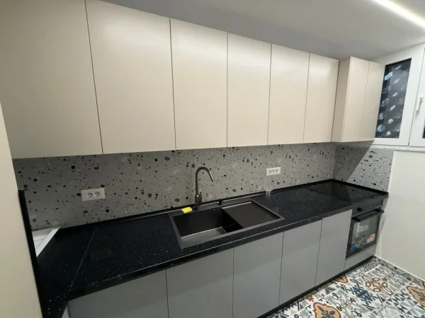 Tirane, jepet me qera apartament 2+1+Aneks+Ballkon Kati 3, 80 m² 850 € (Rruga e Kavajes)