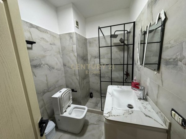Tirane, jepet me qera 2+1 Kati 6, 106 m² 550 € (Astir)