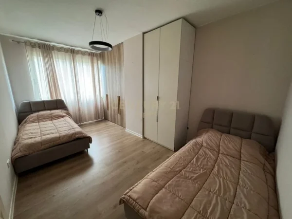 Tirane, jepet me qera 2+1 Kati 6, 106 m² 550 € (Astir)