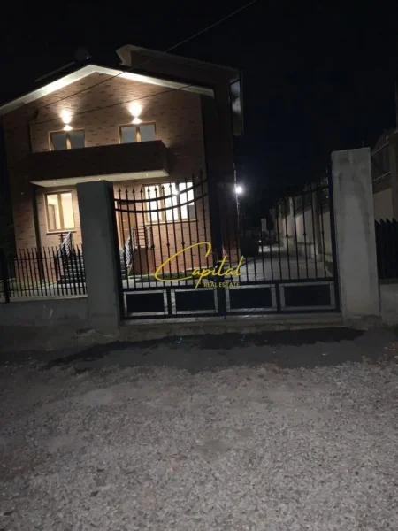 Tirane, jepet me qera Vile 5+1+Aneks+Ballkon Kati 3, 560 m² 4.500 € (TEG)