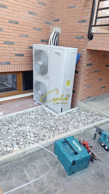 Tirane, jepet me qera Vile 5+1+Aneks+Ballkon Kati 3, 560 m² 4.500 € (TEG)