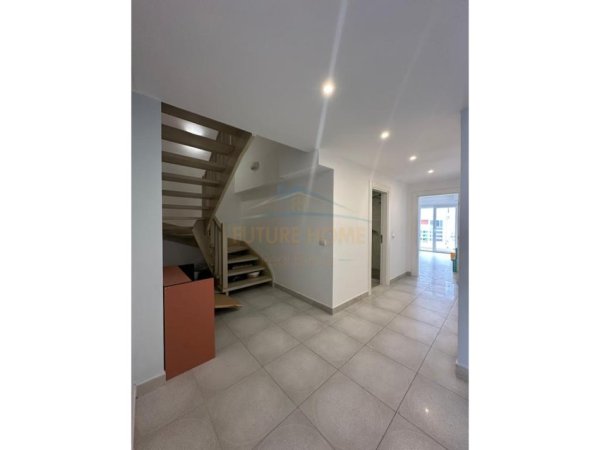 Tirane, shitet apartament Dublex Kati 6, 562 m² (Liqeni i Thatë)