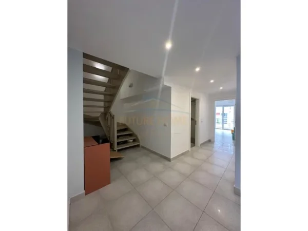 Tirane, shitet apartament Dublex Kati 6, 562 m² (Liqeni i Thatë)