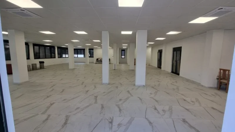 Tirane, jepet me qera ambjent biznesi Kati 2, 280 m² 3.000 € (teg)