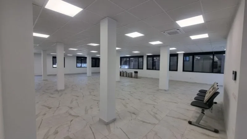 Tirane, jepet me qera ambjent biznesi Kati 2, 280 m² 3.000 € (teg)