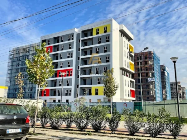 Tirane, shitet apartament 2+1+Ballkon Kati 4, 91 m² 96.400 € (Univers City)