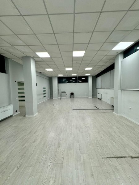 Tirane, jepet me qera zyre Kati 1, 655 m² 5.800 € (RRUGA E KAVAJES)