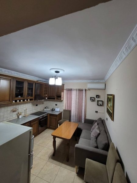 Tirane, jepet me qera apartament 2+1 Kati 1, 90 m² 650 € (Rrug Fortuzi.)