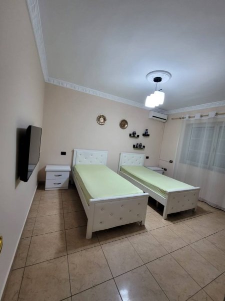 Tirane, jepet me qera apartament 2+1 Kati 1, 90 m² 650 € (Rrug Fortuzi.)