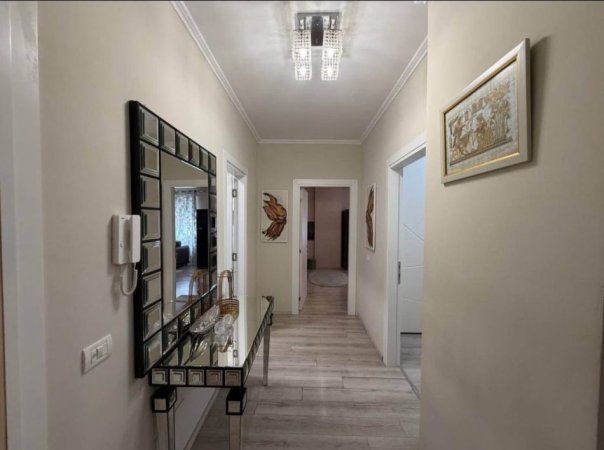 Tirane, jepet me qera apartament 2+1 Kati 5, 89 m² 1.100 € (KIKA 2)