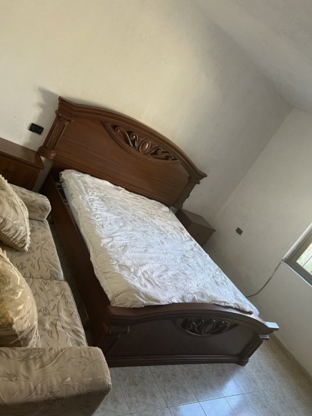 Tirane, jepet me qera shtepi 1+1+Ballkon Kati 1, 320 € (Feti Gjilani)