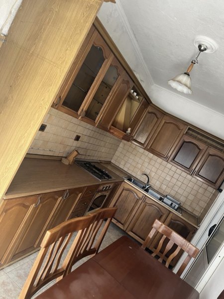 Tirane, jepet me qera shtepi 1+1+Ballkon Kati 1, 320 € (Feti Gjilani)