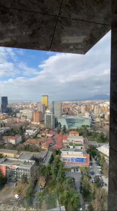 Tirane, jepet me qera apartament 1+1 , 2.000 € (Downtown ,Rruga e Elbasanit)