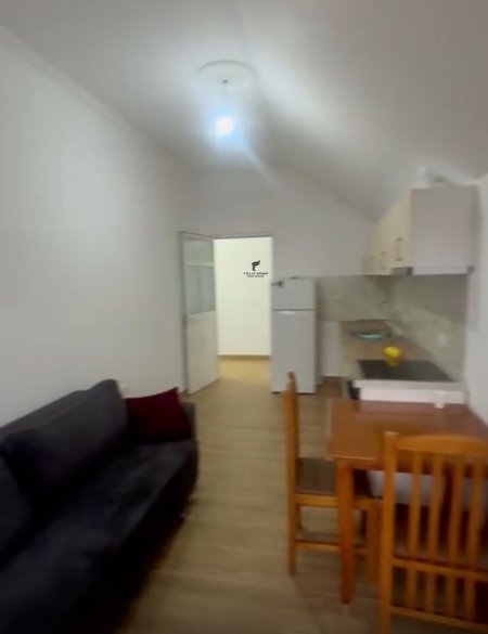 Tirane, jepet me qera apartament 2+1 Kati 3, 70 m² 400 € (ALI DEMI)