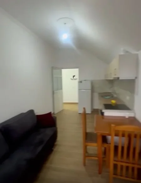 Tirane, jepet me qera apartament 2+1 Kati 3, 70 m² 400 € (ALI DEMI)