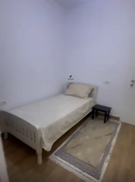 Tirane, jepet me qera apartament 2+1 Kati 3, 70 m² 400 € (ALI DEMI)