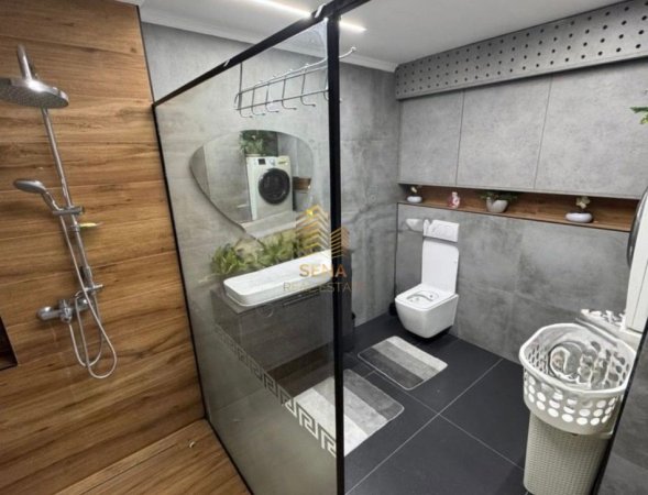 Tirane, jepet me qera apartament 2+1+Ballkon Kati 3, 129 m² 800 € (Brryli)