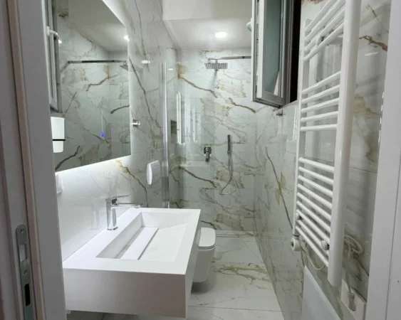 Tirane, jepet me qera apartament 1+1 Kati 2, 65 m² 600 € (Perballe Delijorgjit)