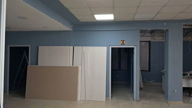 Tirane, jepet me qera ambjent biznesi Kati 2, 200 m² 2.000 € (Farmacia 10)