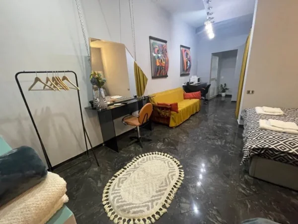 Tirane, jepet me qera apartament 1+1 , 40 m² 1.000 € (selvia)