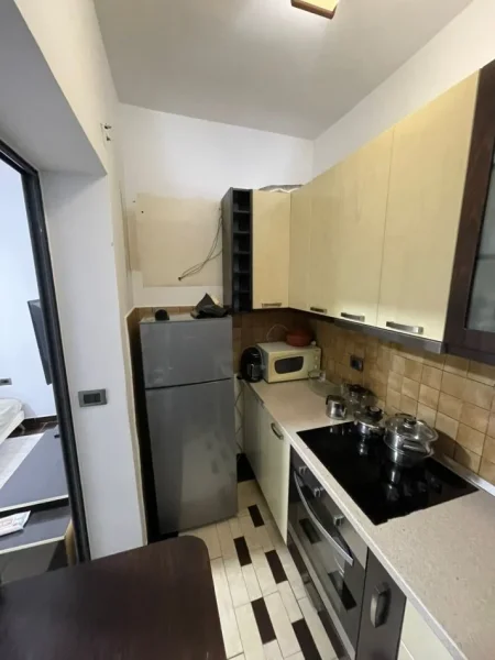 Tirane, jepet me qera apartament 1+1+Ballkon Kati 4, 65 m² 50.000 Leje te Reja, tek  Rruga DURRESIT, Tirane
