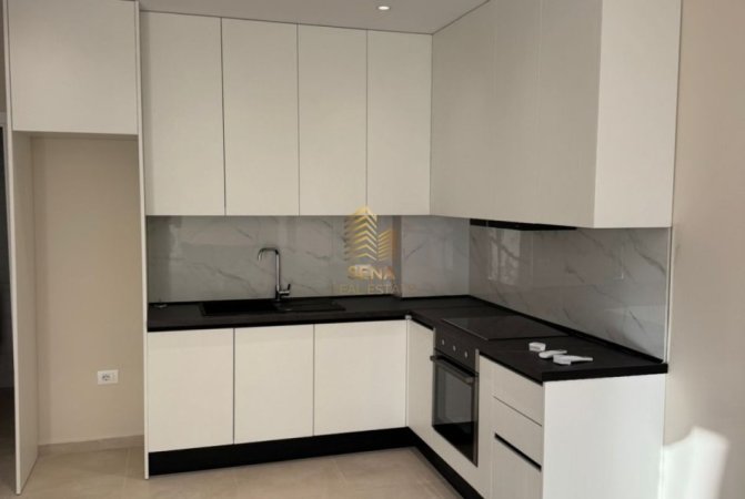 Tirane, jepet me qera apartament 1+1 Kati 3, 65 m² 500 € (Rruga 5 Maji)