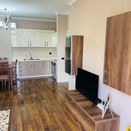 Tirane, jepet me qera apartament 2+1 Kati 4, 95 m² 850 € (Rruga e Kosovareve)