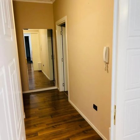 Tirane, jepet me qera apartament 2+1 Kati 4, 95 m² 850 € (Rruga e Kosovareve)