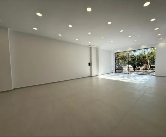 Tirane, jepet me qera dyqan Kati 0, 166 m² 4.200 € (BULEVARDI GJERGJ FISHTA)